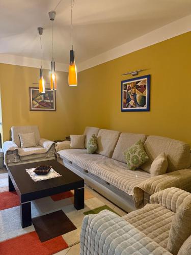 Sunshine Place tesisinde bir oturma alanı