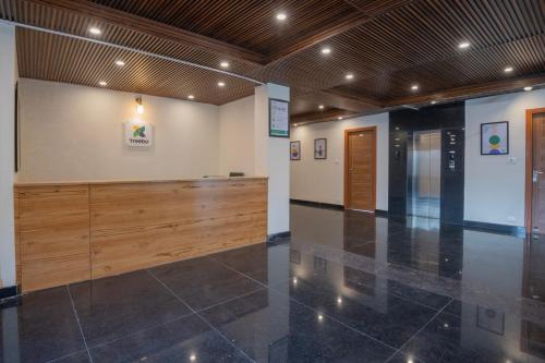 a lobby with a reception desk in a building at Treebo Melag Jispa With Mountain View in Jispa