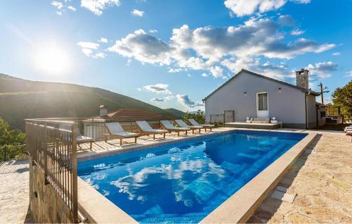 Stunning Home In Trilj