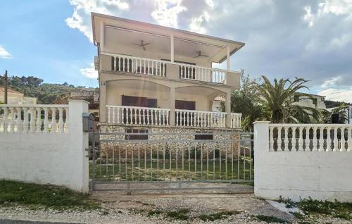 Amazing Apartment In Slatine With Wifi