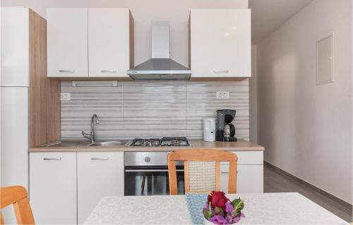 2 Bedroom Stunning Apartment In Rogoznica