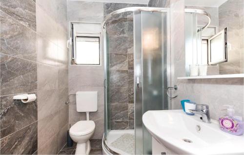 2 Bedroom Stunning Apartment In Rogoznica