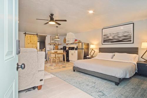 a bedroom with a bed and a living room at Studio 8mins to Integris Monthly 15 Off #04 in Oklahoma City