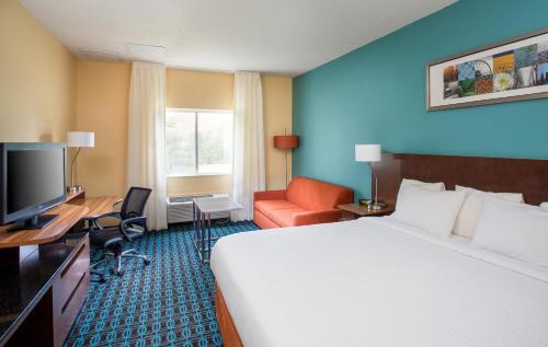 Letto o letti in una camera di Fairfield Inn & Suites by Marriott Quincy