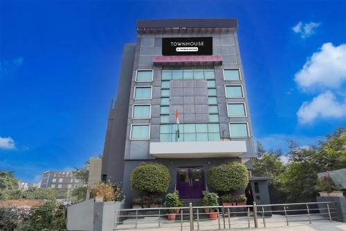 a hotel building with a sign on it at OYO Townhouse Singapore Mall Formerly Hotel Sunshine in Lucknow