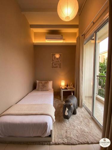 a bedroom with two beds and a window at Hostel Bangkok Airport Comfort By MaTong " Near Suvarnabhumi Airport BKK " in Suvarnabhumi Airport