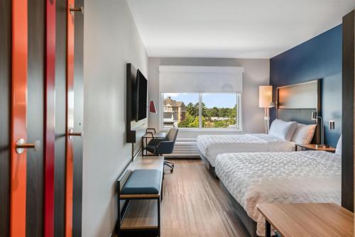 a hotel room with two beds and a window at Tru By Hilton Augusta Washington Road in Augusta