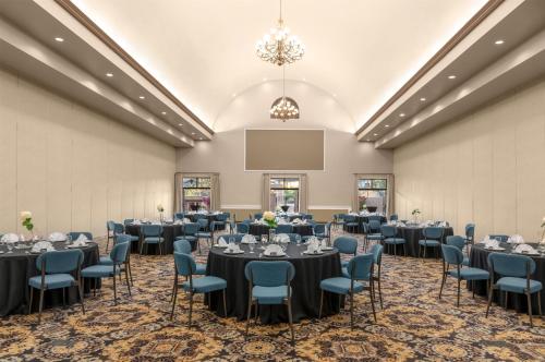 a ballroom with tables and chairs and a projection screen at DoubleTree by Hilton Phoenix-Gilbert in Gilbert