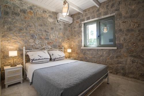 a bedroom with a bed and a window at Βίλα Αοιδή in Galaxidi