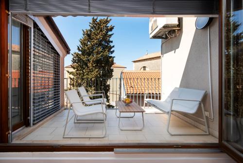 Bellevue - two bedroom apartment with terrace and private garage