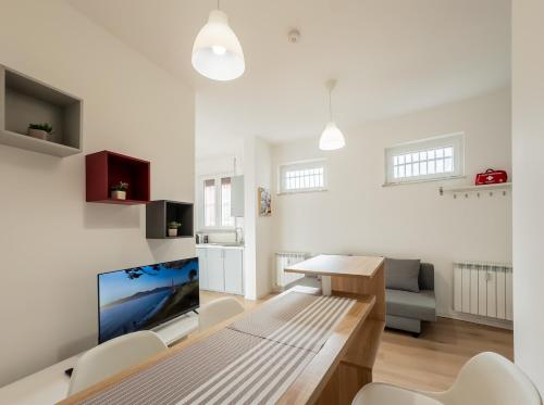 Carano Suite- modern apartment , AC