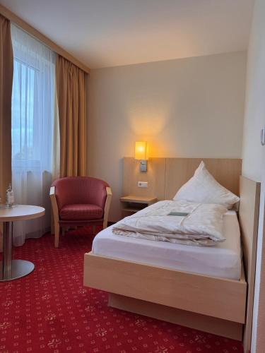 Кровать или кровати в номере Waldklause Hotel Restaurant