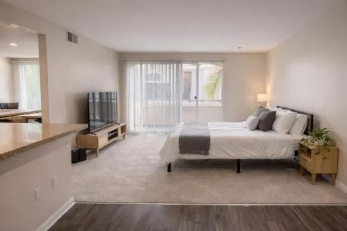 Modern 1 & 2 Bedroom Apartments Near Venice & MDR with Pool Gym & Cinema photo 18