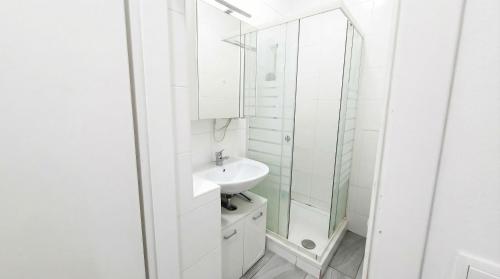 Quick Access to Vienna Center - Simple Private Rooms with WIFI