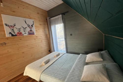 a bedroom with a bed and a window at Czerwona Stodoła Karkonoska in Podgórzyn