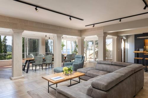 Luxury Villa Dubrovnik Palace near Old Town with pool