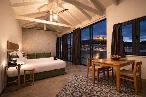 a bedroom with a bed and a table with a dining room at Lotus Center Inn in Athens