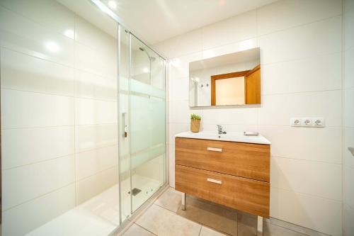 a bathroom with a sink and a shower at Piso Marc by Sealand Villas in Port de Pollensa