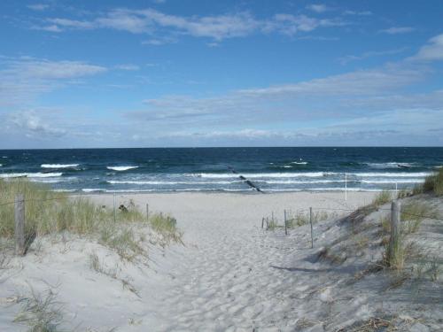 a sandy beach with the ocean in the background at Ferienhaus Eppler _ Objekt 25845 in Rostock