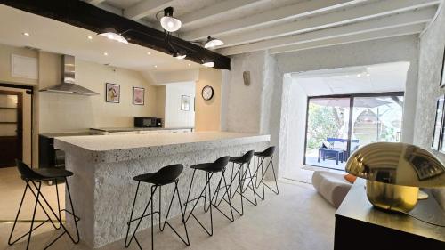 Maison au pied de la Cité médiévale