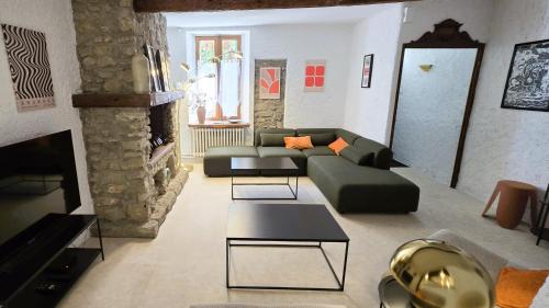 Maison au pied de la Cité médiévale