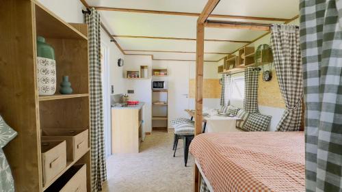 a small room with a bed and a kitchen at Camping Le Platin - La Redoute in Rivedoux-Plage