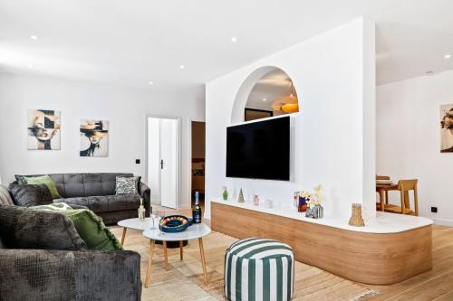 TheBlueStay 266 - Stunning AC Apartment