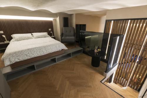 CasaRavizza Milano-elegance & privacy- Fast WiFi- 4min shopping at Corso Vercelli near Duomo & 8min City Life Shopping District