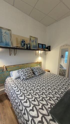 a bedroom with a bed and shelves on the wall at Apartamento Banesto in Chinchón