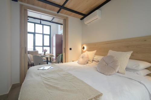 a bedroom with a large white bed with pillows at Apartamentos Nevada Metro con PARKING GRATIS in Maracena
