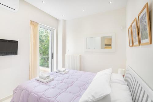 Renovated comfy apartment near Athens Airport