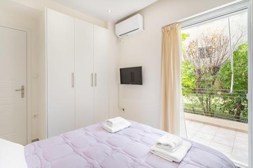 Renovated comfy apartment near Athens Airport