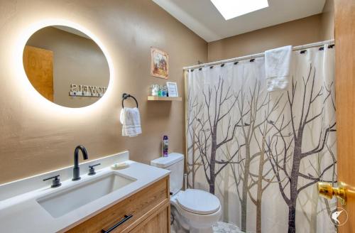 a bathroom with a toilet and a sink and a shower at Lawrences Hideaway in Wilmington