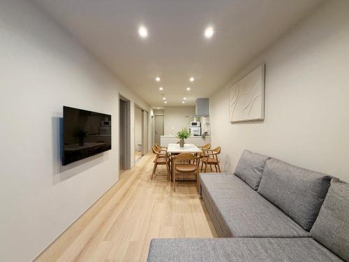THE SAKAI SUITE by b hotel - New Spacious Apartments