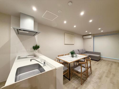 THE SAKAI SUITE by b hotel - New Spacious Apartments