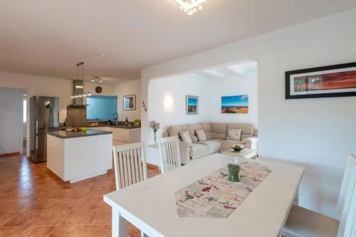 Villa Sarita Sol by Villa Plus