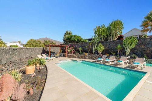 Villa Sarita Sol by Villa Plus