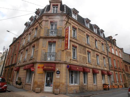 a large brick building on the corner of a street at Hôtel de la Meuse in Charleville-Mézières