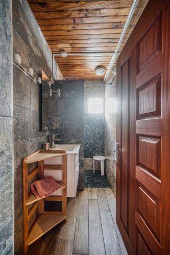 a bathroom with a sink and a bath tub at Le Taïbit in Cilaos
