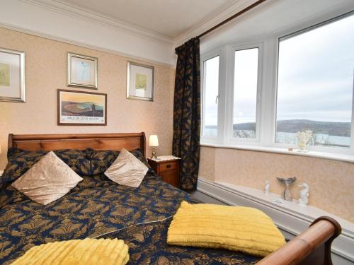 a bedroom with a bed and a window at 1 Bed in Goodwick oc-fb158 in Goodwick