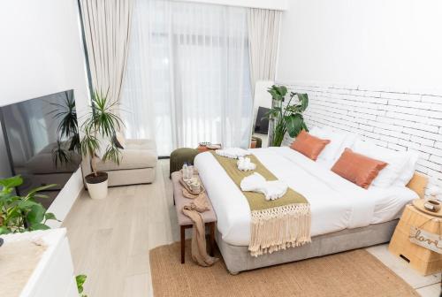 Luxurious Studio Hidden Condo In Dubai