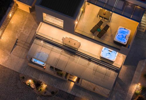 Foto Aquamarine Luxury Suites - Stegna - Beachfront, Jacuzzi , Smart Home, Great View 2