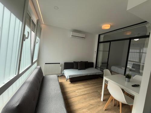 BERNABEU/ C.UNIVERSITARIA APARTMENTS
