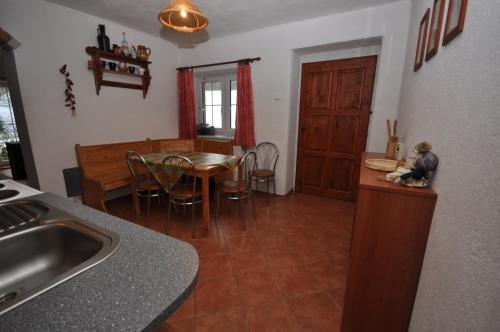 Fotografie z fotogalerie ubytování Holiday home Mrklov/Riesengebirge 2468 v destinaci Mrklov