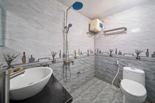 a bathroom with a shower and a sink and a toilet at Tam Coc Green Fields Homestay in Ninh Binh