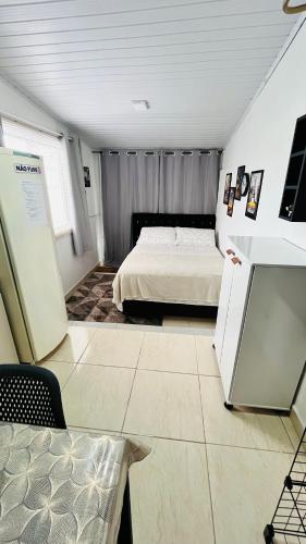 a bedroom with a bed in a room at Kitnet com ar-condicionado e entrada privativa SC in Itajaí