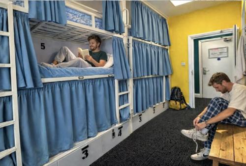 Single bed in 12-Bed Mixed Dormitory Room Shared Bathroom (18-45 Years)