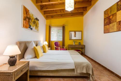 a bedroom with a bed and a table with a lamp at Casa Julia Finca Montimar in Guía de Isora