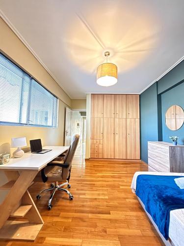Bright, Spacious & Cozy Acropolis Apartment