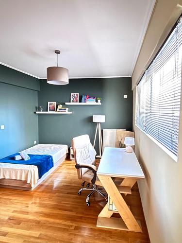 Bright, Spacious & Cozy Acropolis Apartment